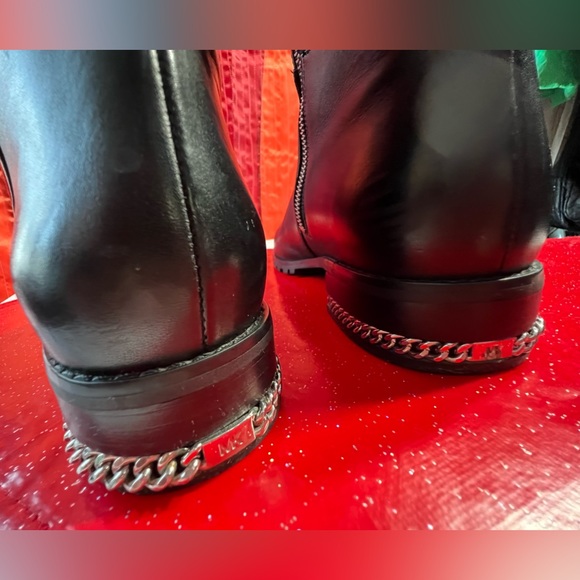 MK Boots over the knee. Leather and texture. Cute design with silver hardware 8 - Picture 2 of 10